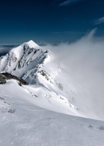 大山の阿夫利神社で楽しむ紅葉ライトアップの魅力は？